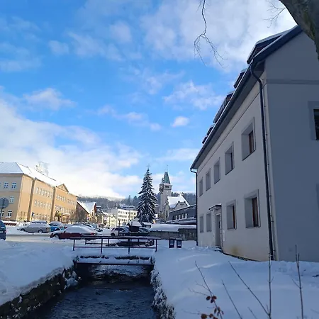 Stream, アパート